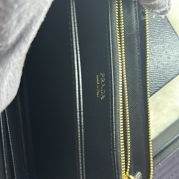 AUTHENTIC PRADA ZIP LONG WALLET - Picture 10 of 17